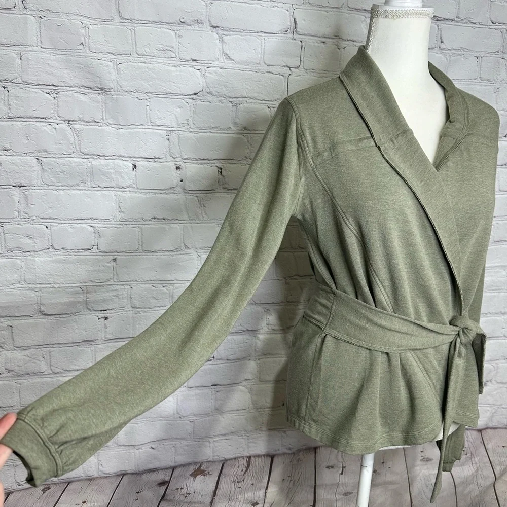 LULULEMON Dance Pulse Wrap Olive
Green - Picture 3 of 14